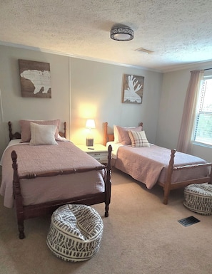 3 bedrooms, iron/ironing board, free WiFi, bed sheets - Cozy country home in serene New Hope TN. Perfect for families or a quick getaway (South Pittsburg)