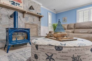 Interior - Relax at Captains Quarters spacious marina home (Sneads Ferry)