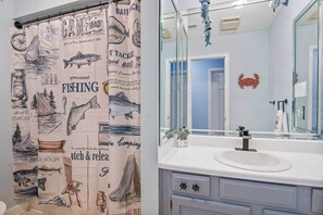Jabón, shampoo, papel de baño 