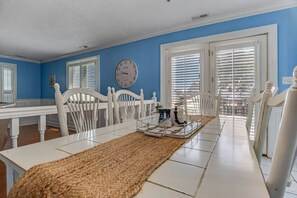 Dining - Relax at Captains Quarters spacious marina home (Sneads Ferry)