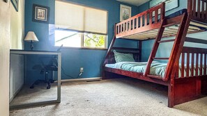 4 Schlafzimmer, Bügeleisen/Bügelbrett