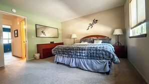 4 Schlafzimmer, Bügeleisen/Bügelbrett