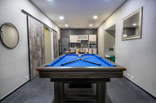 Standard Apartment, City View | Living area