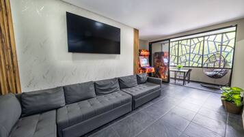 Standard Apartment, City View | Living area