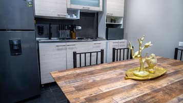 Apartamento estándar, vistas a la ciudad | Cocina privada