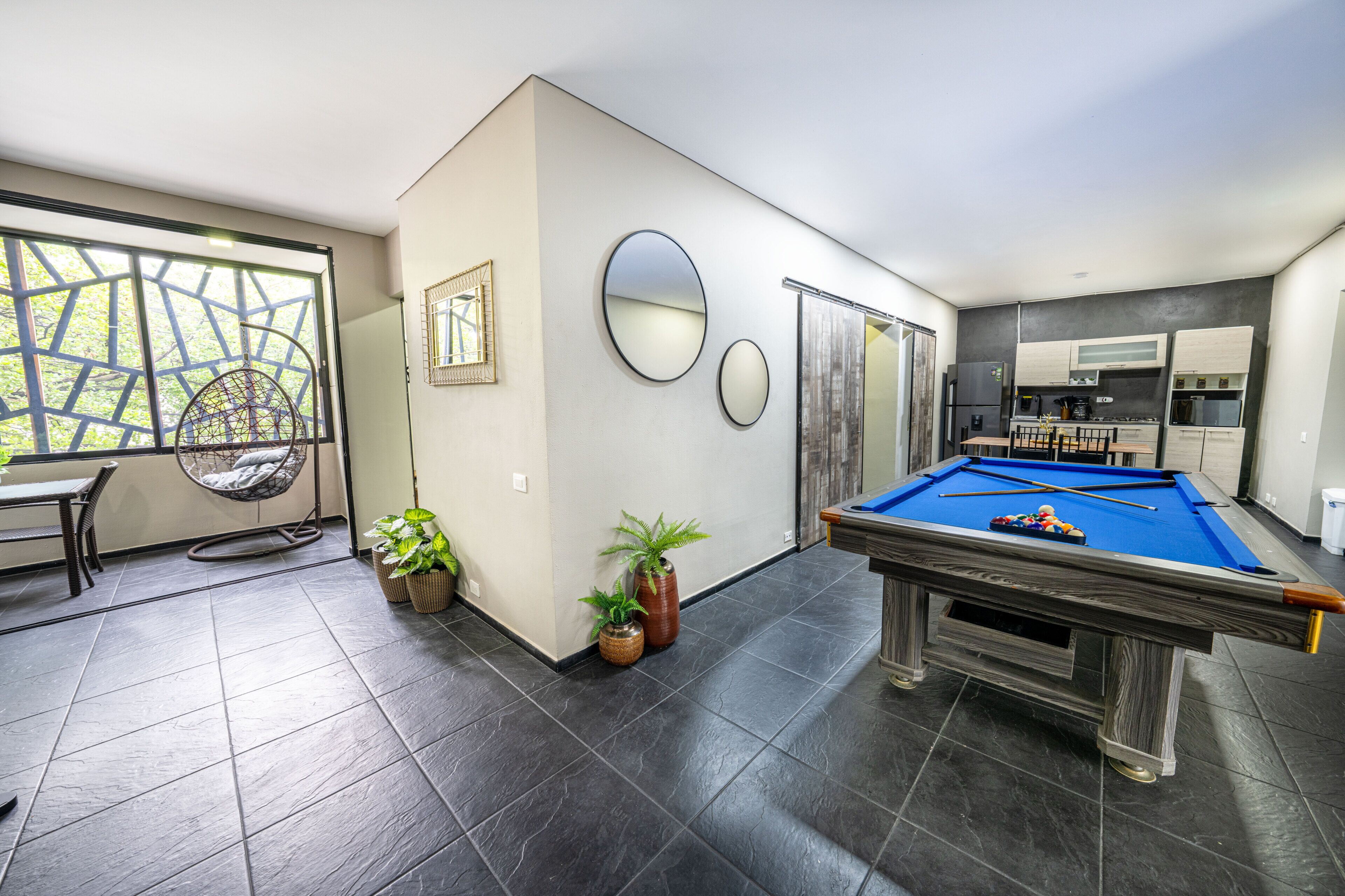 Standard Apartment, City View | Billiards