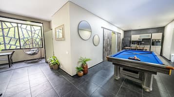 Standard Apartment, City View | Billiards