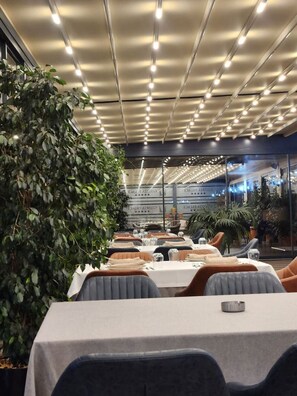 Banquet hall - Marevista Escape Qerret (Golem)