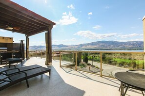 Terrace/patio - Stunning 2 Bedroom, 2 Bath Townhome at Spirit Ridge Residences in Osoyoos, BC (Osoyoos)
