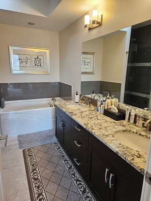 Bathroom - Stunning 2 Bedroom, 2 Bath Townhome at Spirit Ridge Residences in Osoyoos, BC (Osoyoos)
