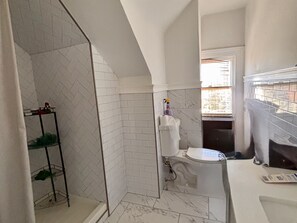 Bathroom - Spaces 4 Bedroom w/Pool 20 Minutes Away from Metlife Stadium - FIFA World Cup 26 (East Orange)