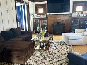 Living area - Spaces 4 Bedroom w/Pool 20 Minutes Away from Metlife Stadium - FIFA World Cup 26 (East Orange)