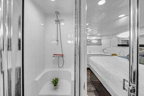 Bathroom - Luxury 2 stateroom Yacht FREE TIME (Key West)