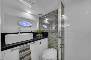 Bathroom - Luxury 2 stateroom Yacht FREE TIME (Key West)