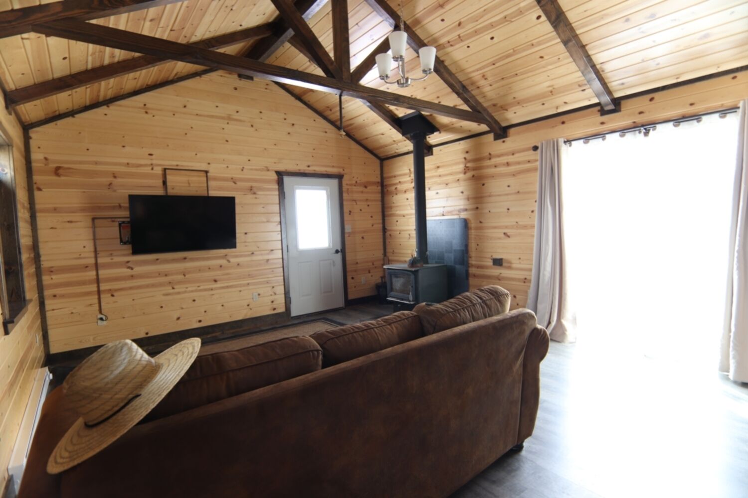 TV, fireplace, computer monitors