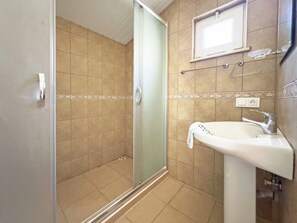 Shower, hair dryer, towels - Paradise Town Villa Abel (Kadriye-Serik)