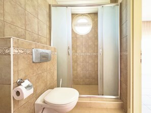 Ducha, secador de pelo, toallas