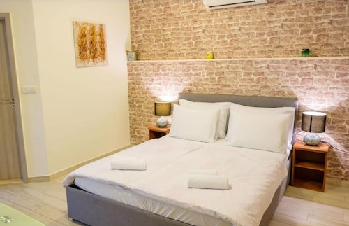 Studio apartments Zeravica in the heart of Split with parking