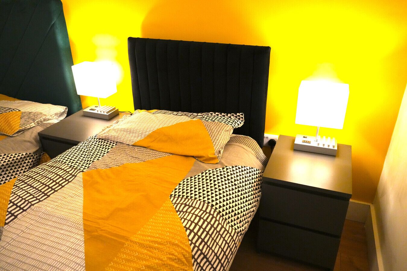 Escrivaninha, ferros/tábuas de passar roupa, Wi-Fi, roupa de cama