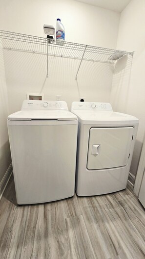 Interior - Modern Coastal 3B Retreat• Sleeps 8 • Dog Friendly (Santa Rosa Beach)