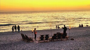 Beach nearby - Modern Coastal 3B Retreat• Sleeps 8 • Dog Friendly (Santa Rosa Beach)
