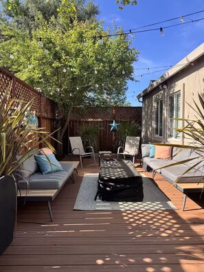 Terrace/patio - Soak, Sip, and Stay. Sonoma Retreat Near the Plaza (Sonoma)