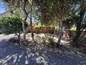 Property grounds - Soak, Sip, and Stay. Sonoma Retreat Near the Plaza (Sonoma)