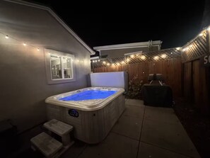 Terrace/patio - Soak, Sip, and Stay. Sonoma Retreat Near the Plaza (Sonoma)