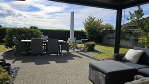 Outdoor dining - Richmond Retreat, a home from home (Richmond)