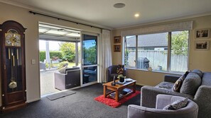 TV - Richmond Retreat, a home from home (Richmond)