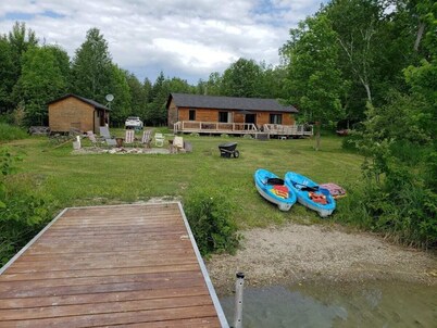 Lakefront Wooden Cabin 1.5 hours from Ottawa