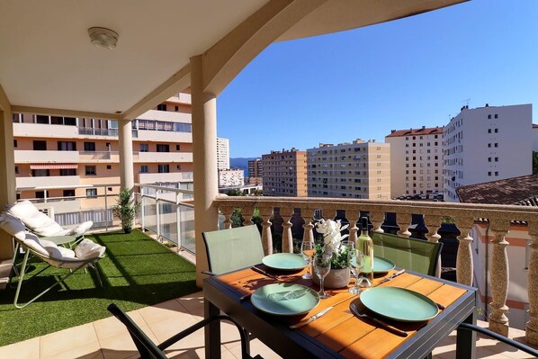 Outdoor dining - Le Dolce Verde | Downtown, beaches & parking (Ajaccio)