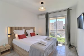 1 bedroom, iron/ironing board, travel cot, WiFi - Le Dolce Verde | Downtown, beaches & parking (Ajaccio)