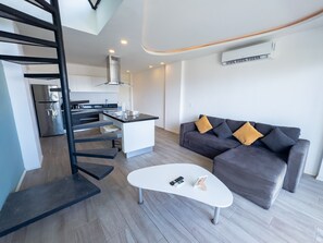 Smart TV - Penthouse w/ Private Terrace & Tub | Rooftop Pool | Near Beach (Playa del Carmen)