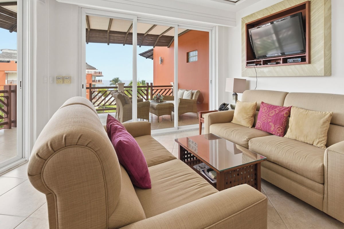 Deluxe Apartment | Living area