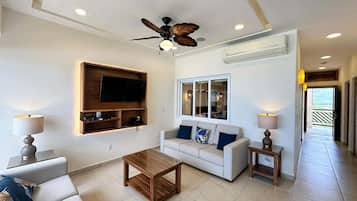 ๋๋ญ์ค ์ํํธ, ๋ฐ๋ค ์ ๋ง | ๊ฑฐ์ค ๊ณต๊ฐ