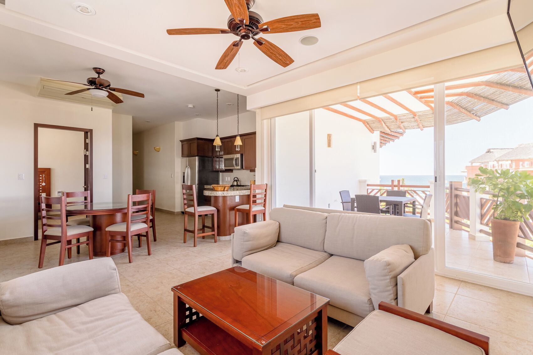 Luxury-Apartment, 2 Schlafzimmer, Küche, Strandnähe | Wohnbereich