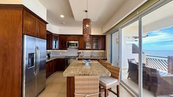 Departamento Deluxe, vista al océano | Cocina privada
