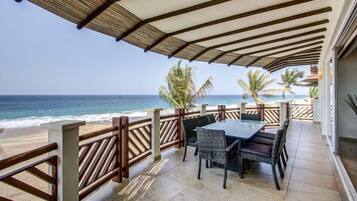 تناول الطعام بالخارج