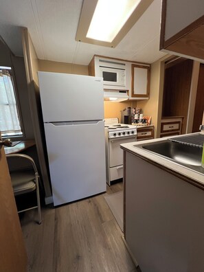 Private kitchen -  Cabin #1 in Elysburg 5 minutes from Knoebels (Elysburg)