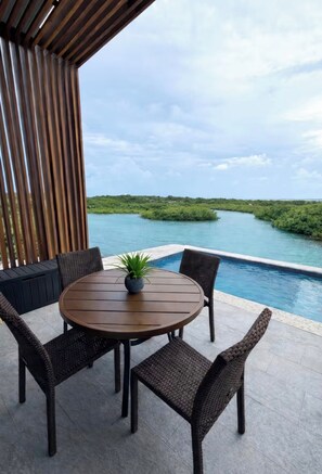 Outdoor dining - 4-bedroom Estate with Two Separate Villa (Providenciales)