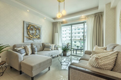 Luxury 2BR in Bella Vista | Pool & Comfort for 8