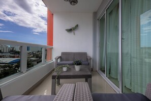 Terrace/patio - Luxury 2BR in Bella Vista | Pool & Comfort for 8 (Santo Domingo)