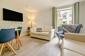 Smart TV - Waveside - Luxury Cottages (Woolacombe)
