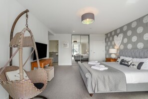 3 bedrooms, iron/ironing board, WiFi - Whispering Bay - Luxury Cottages (Woolacombe)