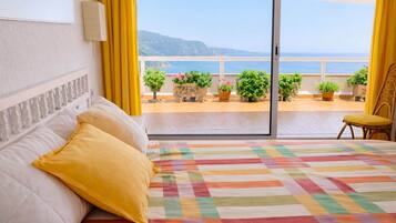 3 bedrooms, in-room safe, iron/ironing board, WiFi