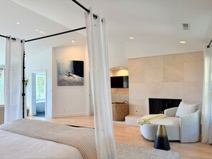 4 bedrooms, desk, iron/ironing board, travel crib