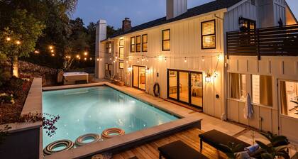 Views + Pool, Spa & Pool Table, 6 mins to Plaza