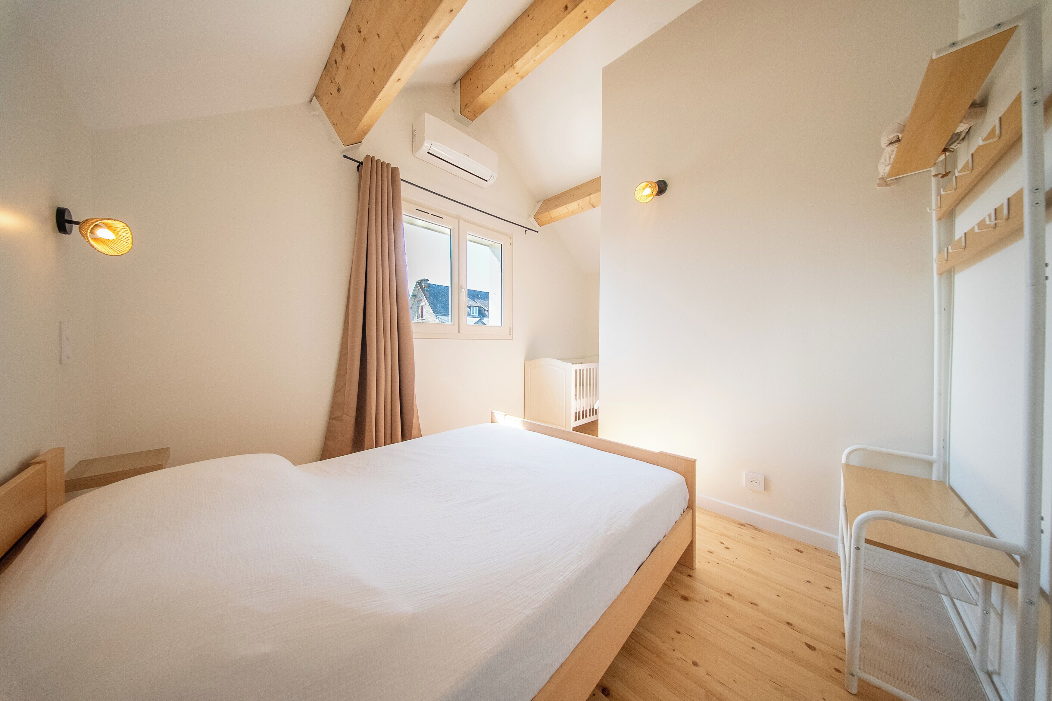 5 makuuhuonetta, vauvan matkasänky, Wi-Fi