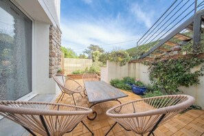 Outdoor dining - Cocon de charme en rez-de-jardin (Guidel)